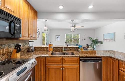 Walsingham House | Cozy 3BR Oasis w/Pool- 8 min to Indian Rocks Beach