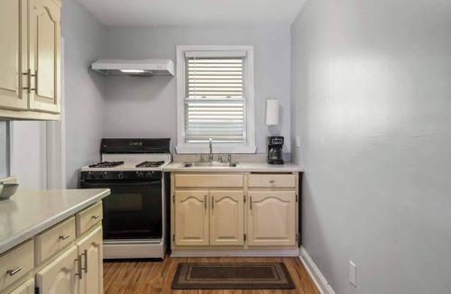 Hackensack House | Cozy 3BR w Parking, near NYC