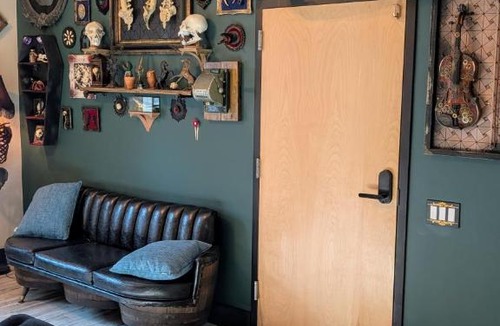 Tampa Heights Apartment | Cozy AF Gothic Rose Gallery