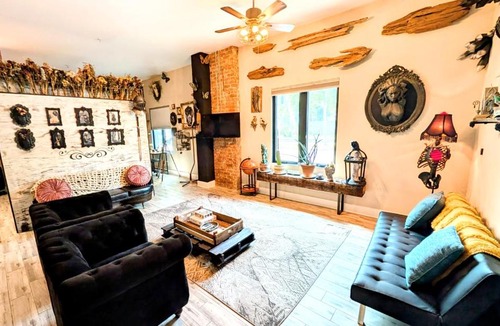 Tampa Heights Apartment | Cozy AF Gothic Rose Gallery