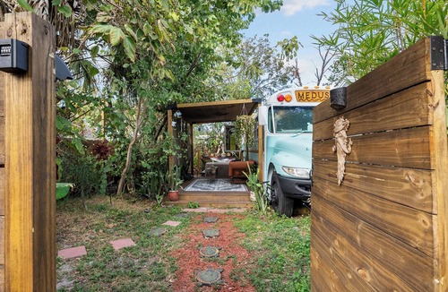 Tampa House | Cozy AF Medusa the Bus-Lux