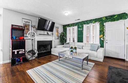 Church Street House | Cozy Airport Oasis Grey