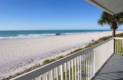 Belleair Beach House | Cozy Beach Front townhome in marvelous Belleair Beach, Sleeps up to 6 Guests