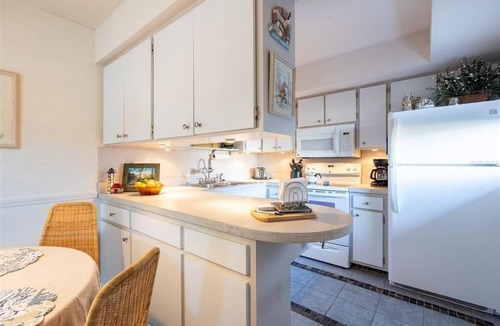 Venice Condo | Cozy Beachside Ground-Floor Condo – Steps to the Shore