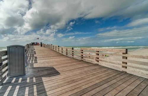 Venice Condo | Cozy Beachside Ground-Floor Condo – Steps to the Shore