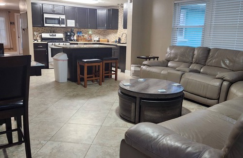 Englewood South House | Cozy Blue 4 Miles to beach. Pet Friendly,Hot tub, public pool 1.5mi