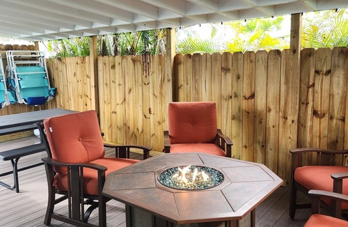 Englewood South House | Cozy Blue 4 Miles to beach. Pet Friendly,Hot tub, public pool 1.5mi