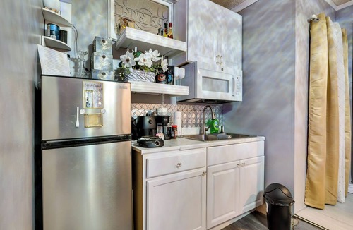 Seffner Community Alliance Apartment | Cozy Brandon Vacation Rental w/Shared Pool!