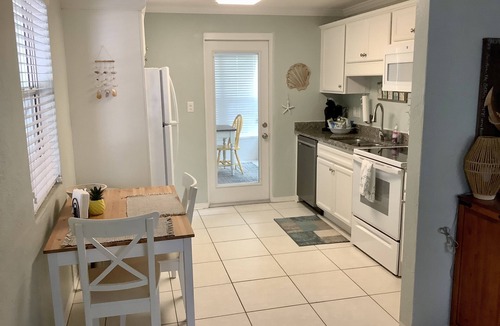 Oakdale Park House | Cozy bungalow with a fenced in yard, 5 minute walk to the beach