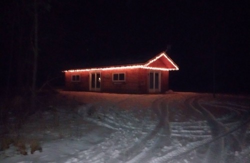 Pentwater Cabin | Cozy cabin in adorable Hart. Close to Pentwater, Ludington and SilverLake.