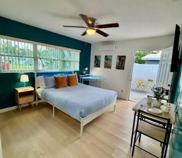 Bearss Plaza House | Cozy central Tampa studio Near Attractions Dinning Tampa & Ybor city