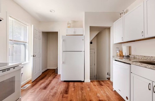Grosse Ile Cottage | Cozy Charming 2BR Cottage - Perfect for Traveling Professionals