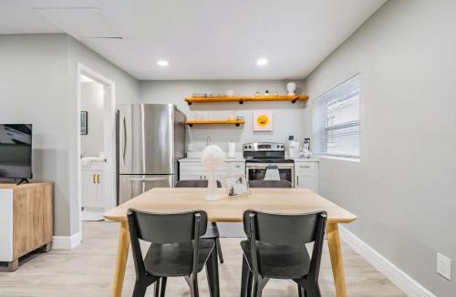 East Tampa House | Cozy Chic - Casita
