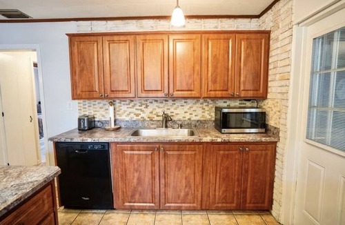 Minneola House | Cozy citrus retreat in Clermont FL. 3 bedroom, 2 bathroom