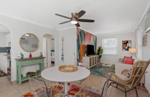 Largo Cottage | Cozy Clearwater Getaway – 10 Mins to Beach