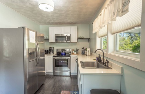 Eastpoint House | Cozy Coastal Cottage minutes from beaches of St George Island