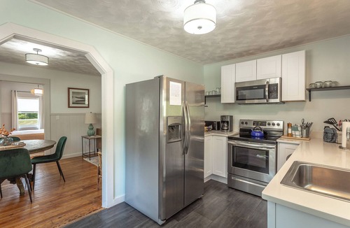 Eastpoint House | Cozy Coastal Cottage minutes from beaches of St George Island