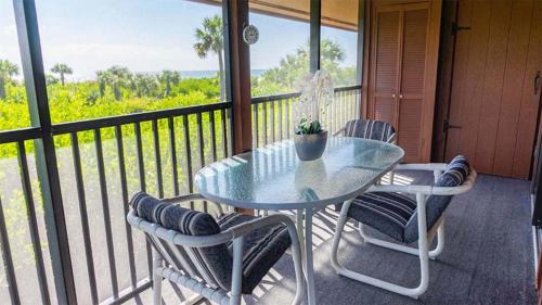 Sanibel House | Cozy Coastal Haven - Your Relaxing Sanibel Getaway - Private Beach - Pet Friendly - Signal Inn 07
