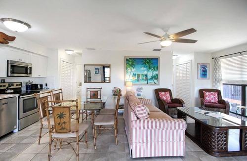 Sanibel Condo | Cozy Coastal Haven - Your Relaxing Sanibel Getaway - Private Beach - Pet Friendly - Signal Inn 07