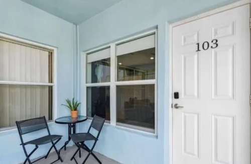 Hollywood South Central Beach Condo | Cozy condo with AC and WiFi in charming Hollywood Beach.