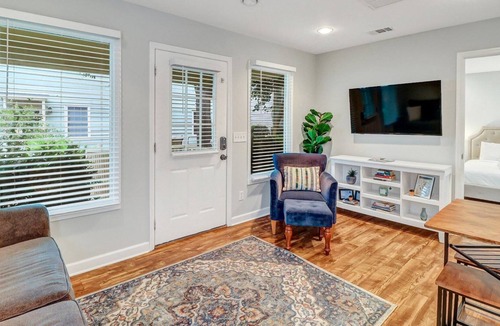 Beach Institute Cottage | Cozy Cottage Beneath Majestic Oak Trees w/ Outdoor Space by Lucky Savannah