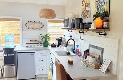 St. Petersburg - Clearwater Cottage | Cozy Cottage in the heart of St. Pete with hot tub- Pets welcome!