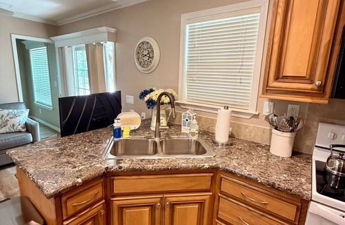 Crystal River Cottage | Cozy Cottage located in Sun Retreats Crystal River fully furnished sleeps 6