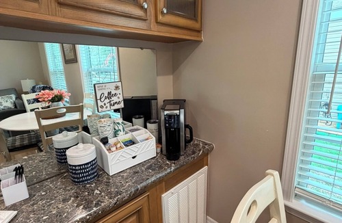 Crystal River Cottage | Cozy Cottage located in Sun Retreats Crystal River fully furnished sleeps 6
