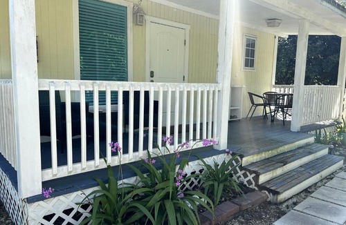Homestead House | Cozy Cottage on a Tropical Fruit Farm for a Peaceful Escape near Homestead, Florida