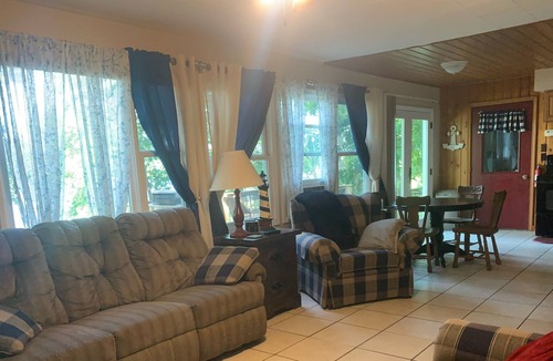 Reading Cottage | Cozy cottage on the water, fishermans dream.