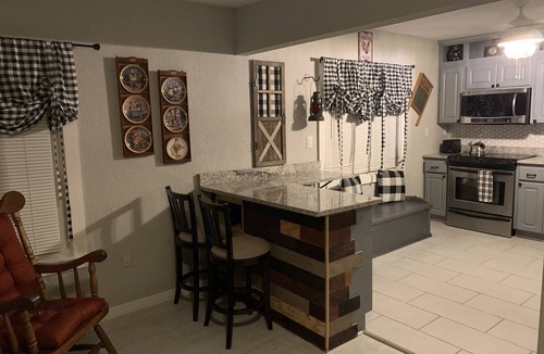 New Port Richey House | ❤️❤️Cozy Cottage On Central PET FRIENDLY WITH FEE. 2 BLOCKS OFF MAIN STREET🐕🐈❤️❤️