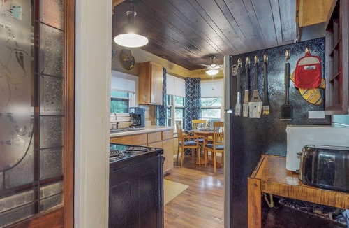 Laguna Beach House | Cozy cottage with large porch & private yard - 1 block to beach, dogs OK