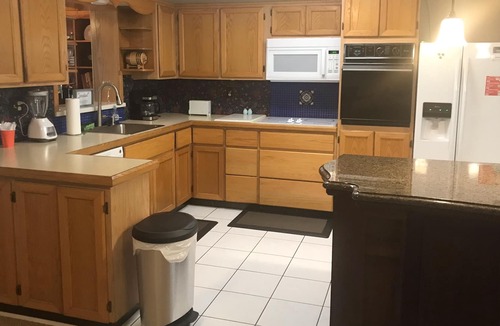 Crystal River House | Cozy Cottage water and dock access swim, kayak, or paddle board