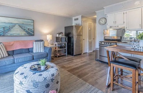 Folly Field Condo | Cozy Crab - Delightful 1-bedroom condo, 2 minutes from beach on Hilton Head