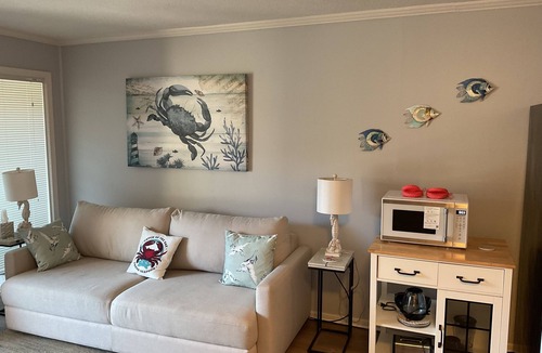Folly Field Condo | Cozy Crab - Delightful 1-bedroom condo, 2 minutes from beach on Hilton Head