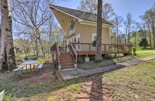 Thomaston House | Cozy Creekside Cabin w/Grill: Fish & Explore!