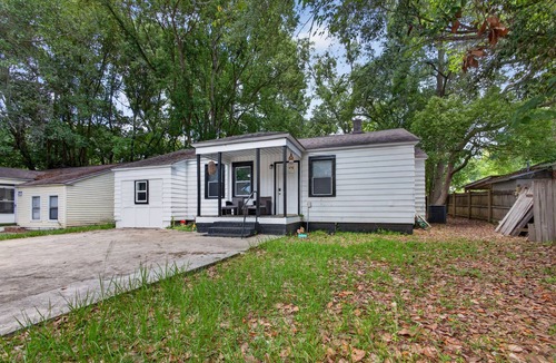 Tallahassee House | Cozy Den w/Office, Kitchen, Wi-Fi, Back Yard, Fire pit, Grill &mins to FAMU FSU