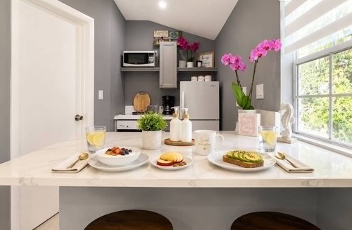 Miramar House | Cozy Escape Free Parking Private Patio