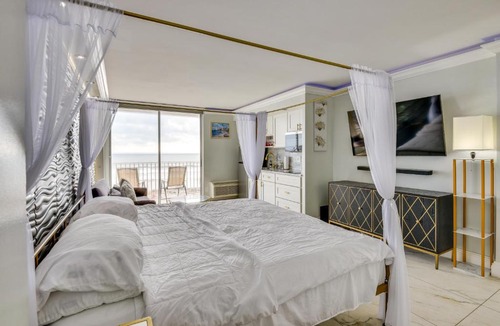 Bostwick Park Apartment | Cozy Florida Getaway w/Pool Access & Ocean Views!