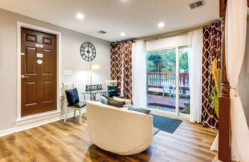 Mount Morris Township Apartment | Cozy Flushing Studio w/Deck & Fireplace!