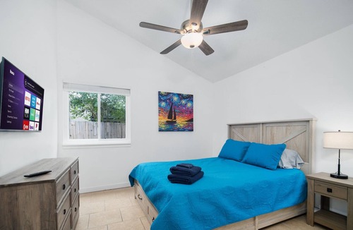 Southside Apartment | Cozy, fully-furnished 2BR/1BA apartment with ample parking in Jacksonville's Southside