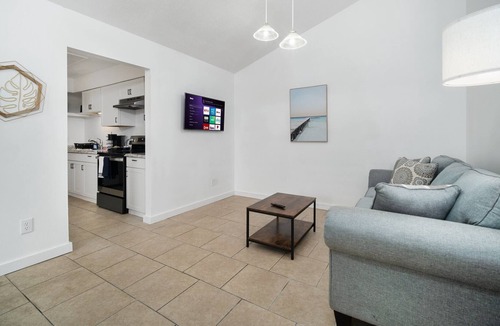 Southside Apartment | Cozy, fully-furnished 2BR/1BA apartment with ample parking in Jacksonville's Southside