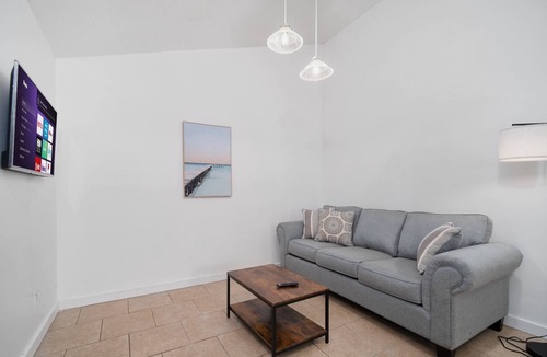 Southside Apartment | Cozy, fully-furnished 2BR/1BA apartment with ample parking in Jacksonville's Southside