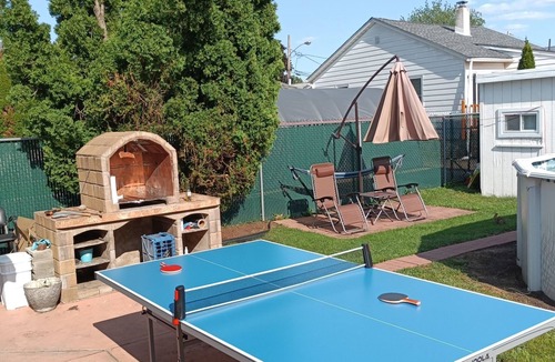 Fair Lawn House | Cozy Furnished Ranch! Pet friendly! 22 min. to MetLife Stadium!