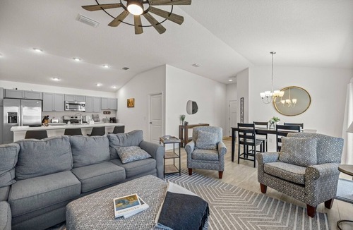Sumter County House | Cozy Gem near Eastport (Golfcart Included)