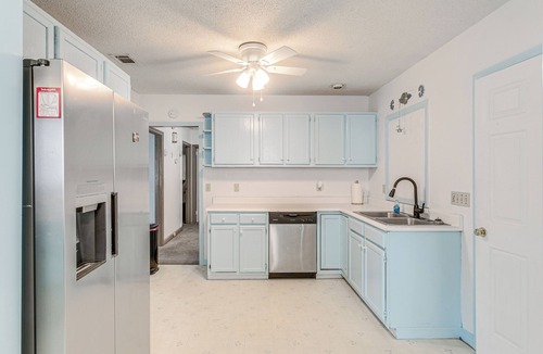 Waycross House | Cozy Georgia Vacation Rental w/Backyard & BBQ