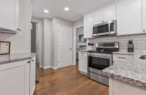 Cartersville House | Cozy Getaway: Extended Stay, 5BR Open Air Near DT