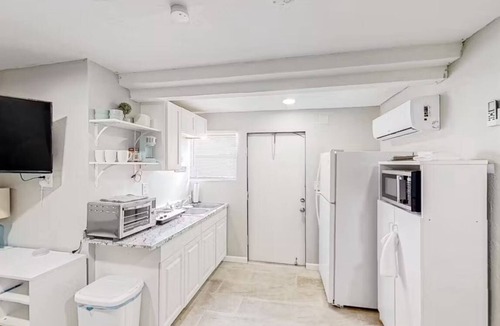 University House | Cozy Guesthouse Fire Pit near Busch Gardens & USF