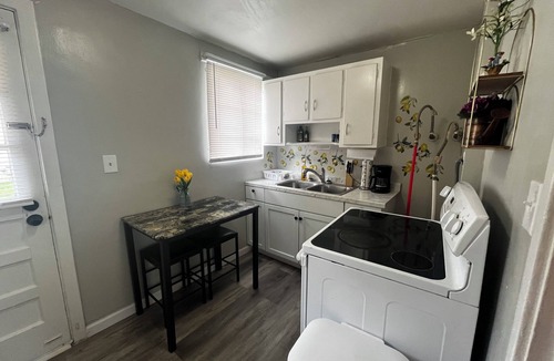 Valdosta Apartment | Cozy Historic1-bedroom apartment with full amenities!