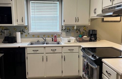 Remerton House | Cozy home 3 BA 2 BA , 4 Queen beds near everything